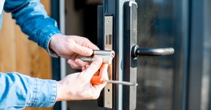 Ausgesperrt: Wer zahlt den Schlüsseldienst?